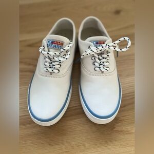 Sperry Sailing Club White Canvas Shoes with Nautical Detail, size 6.5M. NEW!